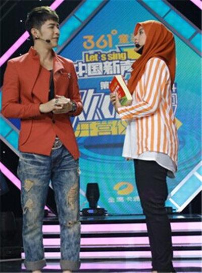 《新声代》茜拉汪东城暧昧传情 端午晒亲密合照