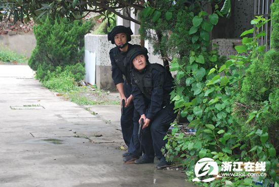 导弹博士也来杭州做警察 上岗前到PTU巡街一年