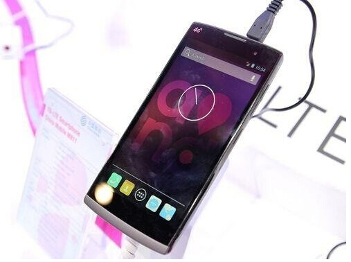 中国移动推首款自主品牌4G手机 抢夺移动市场